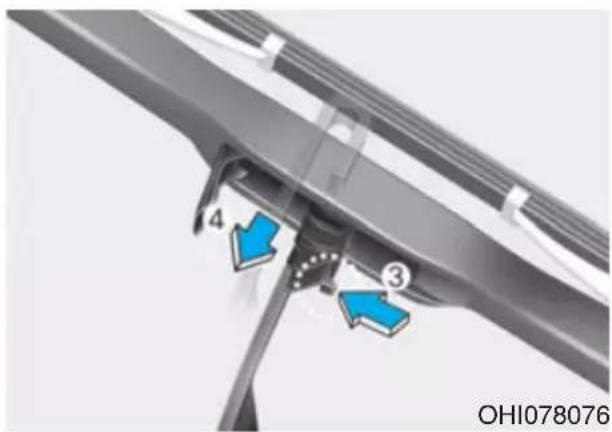 Genesis G90 (2021) - Front windshield wiper blade replacement - 2