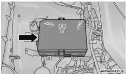 Chrysler 300 (2021) - Underhood Fuses - 2