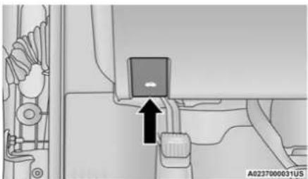 Chrysler 300 (2021) - OPENING THE HOOD - 1