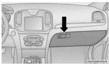 Chrysler 300 (2021) - STORAGE - 1