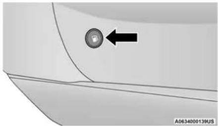 Chrysler 300 (2021) - REFUELING THE VEHICLE - 1