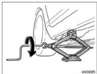TOYOTA Solara (2007) - Loosen all the wheel nuts. - 1