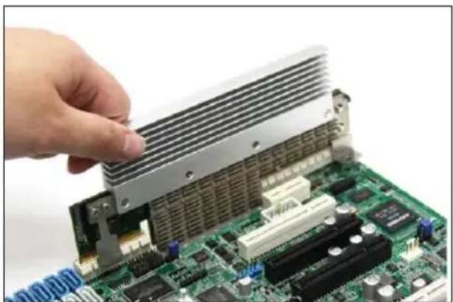 ASUS Z9NA-D6C - Installing an ASUS PIKE RAID card (Optional) - 2