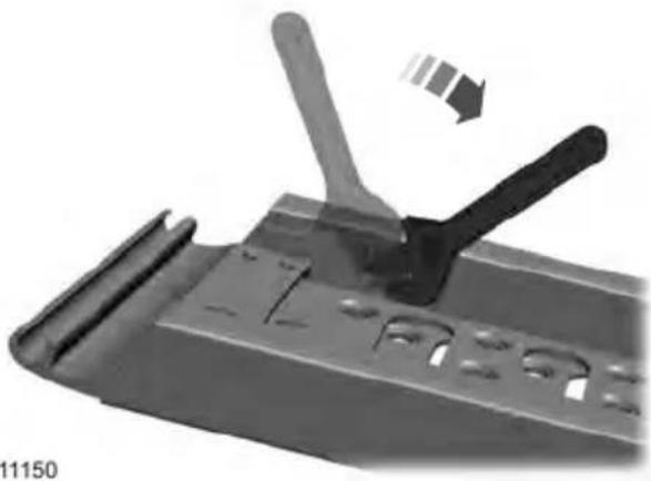 FORD F-250 Super Duty (2021) - Installing the Bed Ramp - 2