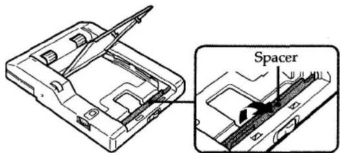 OLYMPUS Camedia P-330 - Inserting the print paper into the automatic feeder - 2