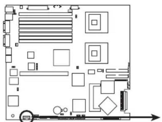 Grundrissdiagramm eines Computerraums mit verschiedenen Möbeln und Komponenten (kein Text oder Beschriftungen)