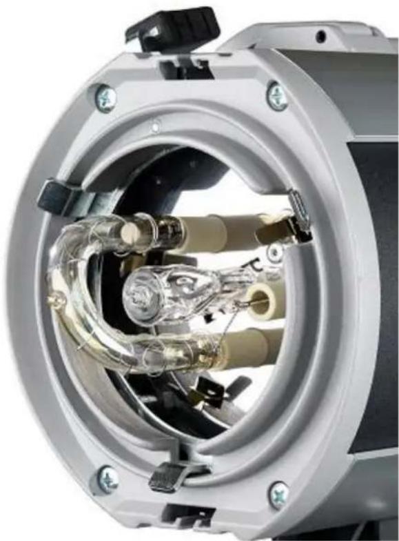 Hensel Expert D 250 Speed - Removing Halogen Lamp - 1