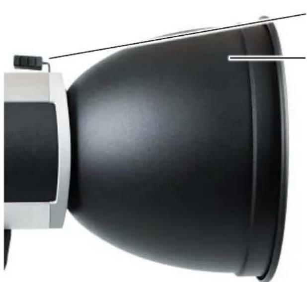 Hensel Expert D 250 Speed - Removing a Reflector - 1