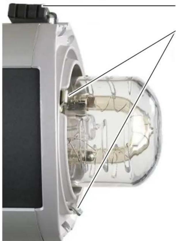 Hensel Expert D 250 Speed - Mounting a Reflector - 1