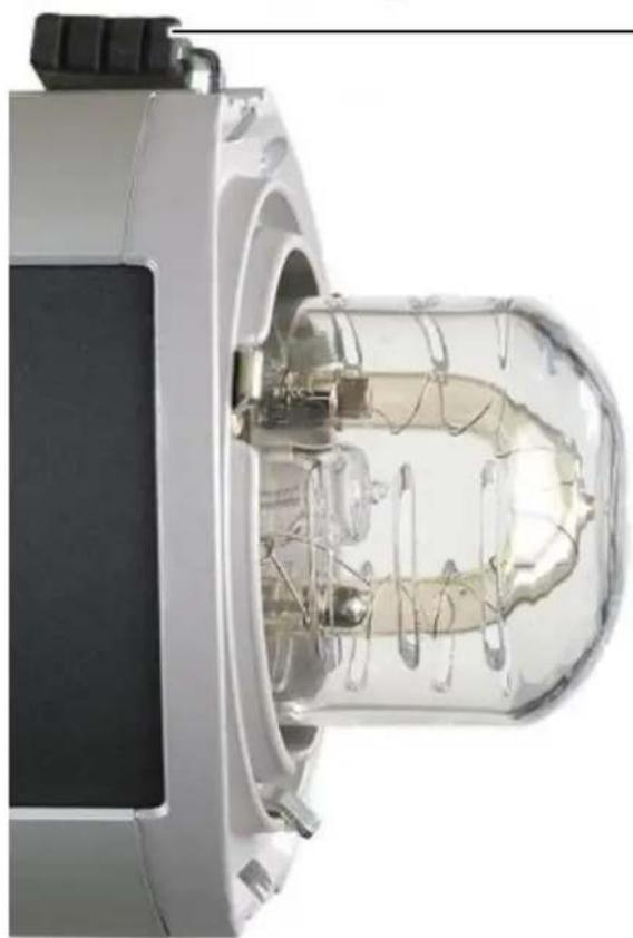 Hensel Expert D 250 Speed - Removing a Reflector - 2