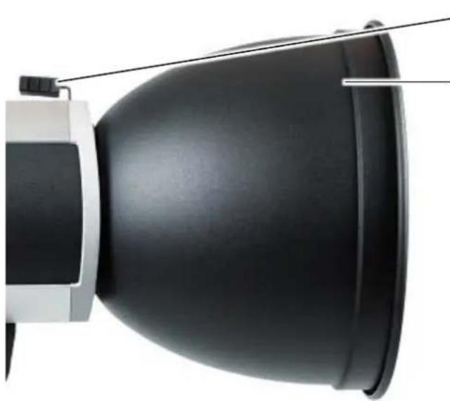 Hensel Expert D 250 Speed - Removing a Reflector - 1