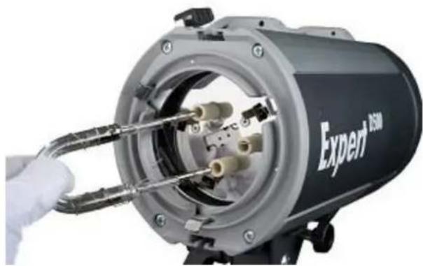 Hensel Expert D 250 Speed - Mount a New Flash Tube - 1