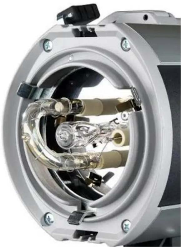 Hensel Expert D 250 Speed - Inserting Halogen Lamp for Modeling Light - 3