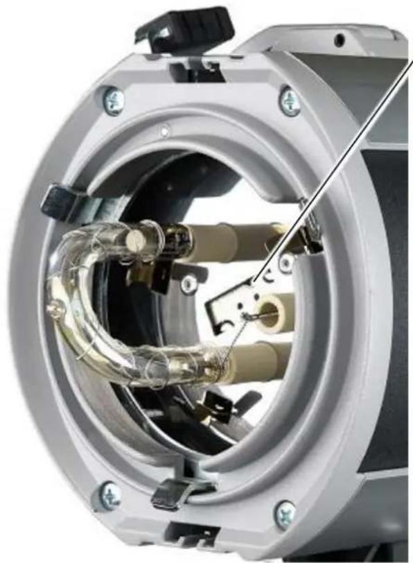 Hensel Expert D 250 Speed - Inserting Halogen Lamp for Modeling Light - 2
