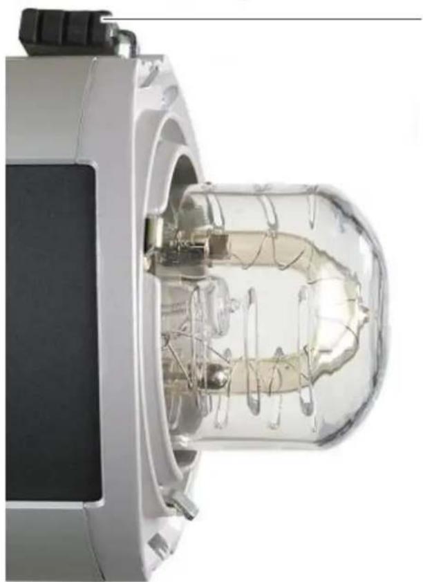 Hensel Expert D 250 Speed - Removing a Reflector - 2