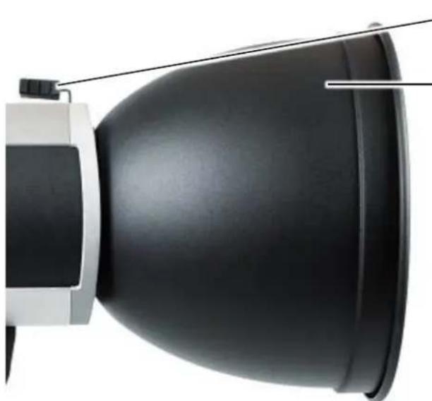 Hensel Expert D 250 Speed - Removing a Reflector - 1