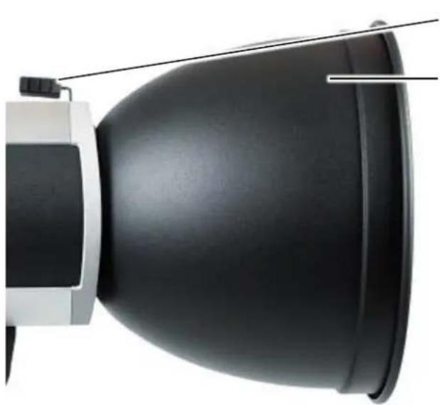 Hensel Expert D 250 Speed - Removing a Reflector - 1