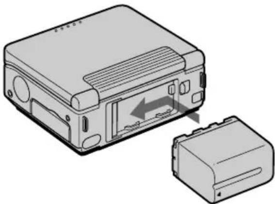 SONY GV-D900 - Instale el paquete de batería en la videograbadora - 1