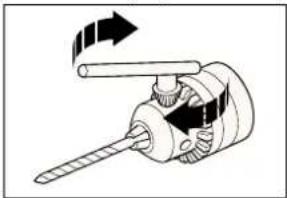 BLACK & DECKER KD577 - FITTING THE DRILL BIT (KEYED CHUCKS) - 1