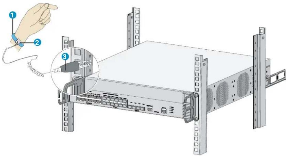 Diagram showing server rack with labeled components and a hand pointing to it, including a close-up of the internal cable.