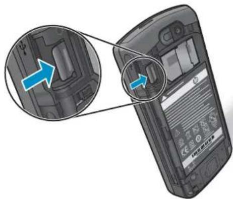 HP iPAQ Voice Messenger - Insert a storage card - 3