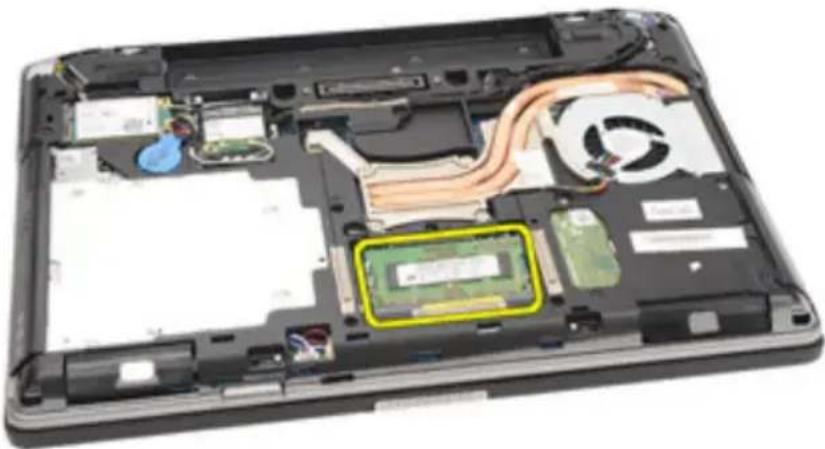 DELL Latitude E6420 ATG - Removing the Memory Card - 2