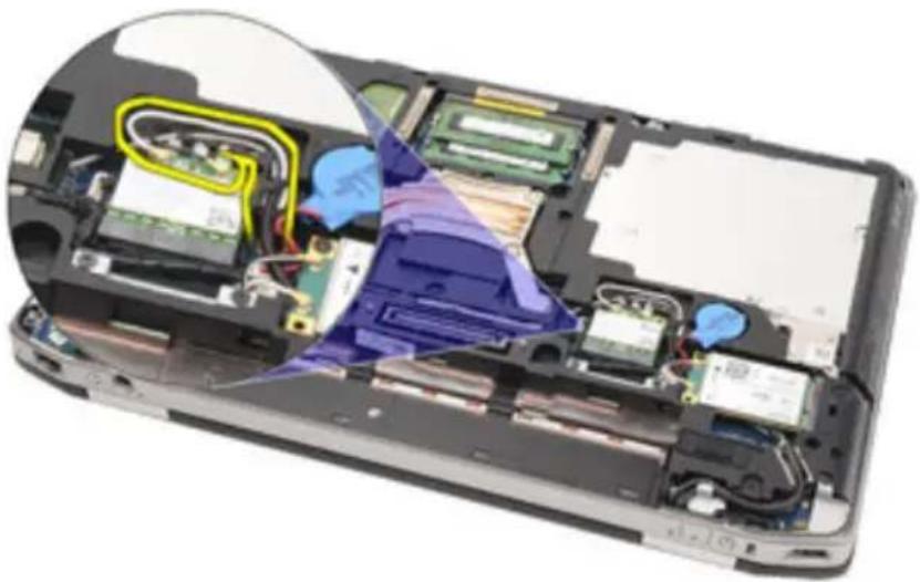 DELL Latitude E6420 ATG - Removing the Wireless Local Area Network (WLAN) Card - 1