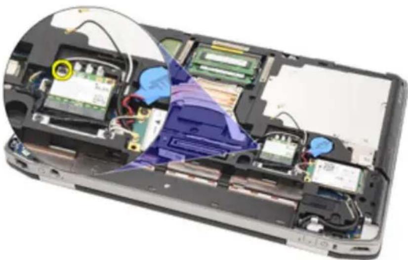 DELL Latitude E6420 ATG - Removing the Wireless Local Area Network (WLAN) Card - 2