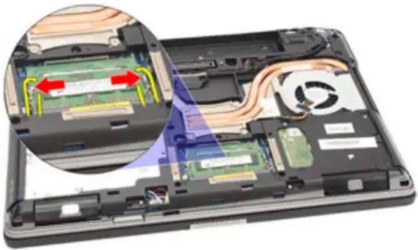 DELL Latitude E6420 ATG - Removing the Memory Card - 1