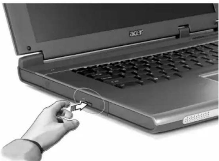 ACER TravelMate 4500 - Ejecting the CD or DVD tray - 1