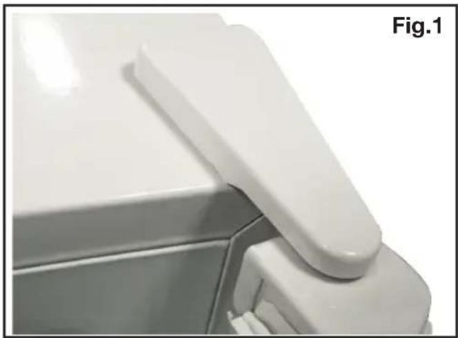 Aldi TR-15Q - Reversing the door swing - 1