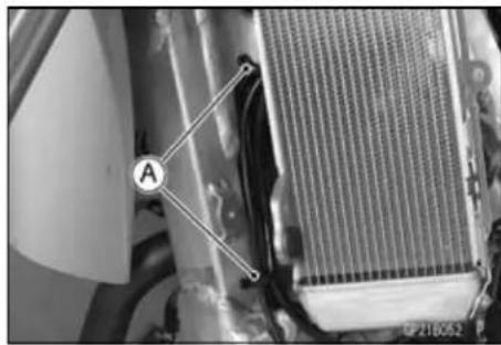 KAWASAKI KLX450R (2011) - Magneto Cover Removal - 2