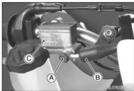 KAWASAKI KLX450R (2011) - Front Master Cylinder Removal - 1