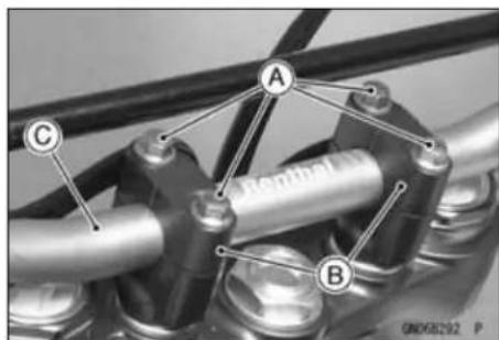 KAWASAKI KLX450R (2011) - Handlebar Removal - 3