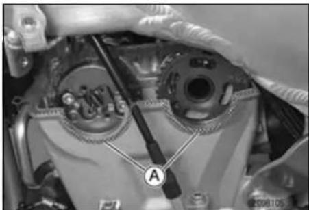 KAWASAKI KLX450R (2011) - Cylinder Head Cover Installation - 1