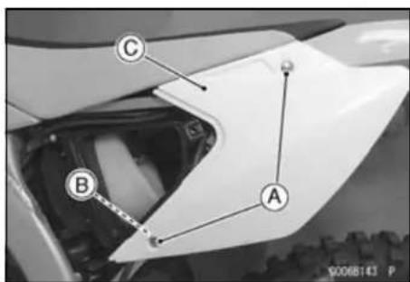 KAWASAKI KLX450R (2011) - Left Side Cover Removal - 2