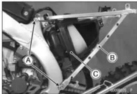 KAWASAKI KLX450R (2011) - Rear Frame Removal - 3