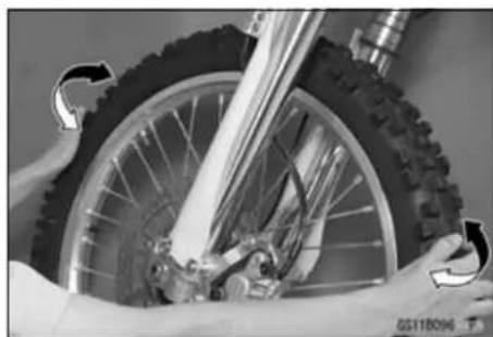 KAWASAKI KLX450R (2011) - Wheel Bearing Inspection - 2