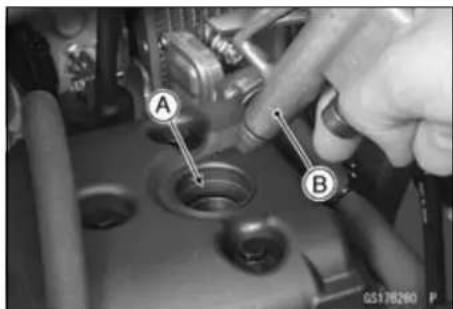 KAWASAKI KLX450R (2011) - Spark Plug Cleaning and Inspection - 1