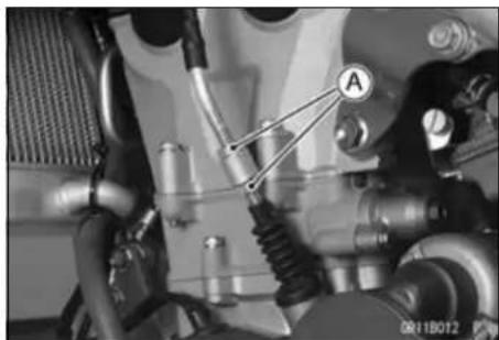 KAWASAKI KLX450R (2011) - Clutch Cable Removal - 1