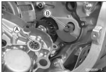 KAWASAKI KLX450R (2011) - Right Engine Cover Installation - 2