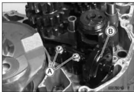 KAWASAKI KLX450R (2011) - Oil Screen (Feed) Removal - 1