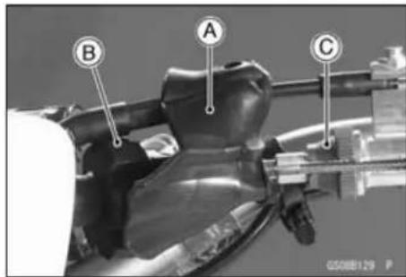 KAWASAKI KLX450R (2011) - Clutch Lever Free Play Check - 1