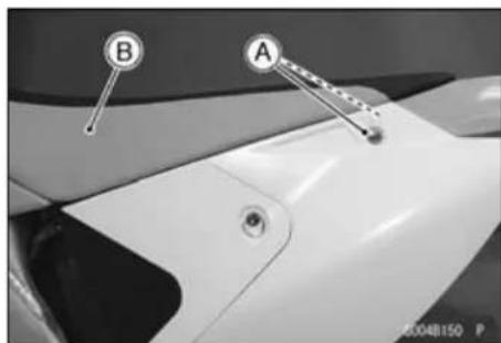 KAWASAKI KLX450R (2011) - Seat Removal - 1