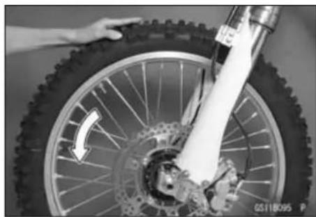 KAWASAKI KLX450R (2011) - Wheel Bearing Inspection - 1