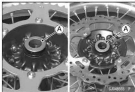 KAWASAKI KLX450R (2011) - Rear Wheel Installation - 2