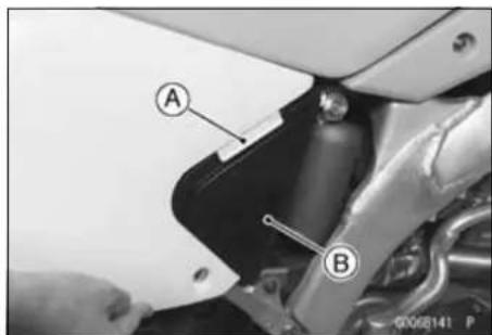 KAWASAKI KLX450R (2011) - Right Side Cover Installation - 2