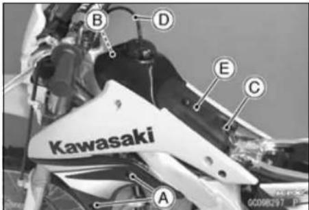 KAWASAKI KLX450R (2011) - Fuel Filter Removal - 2
