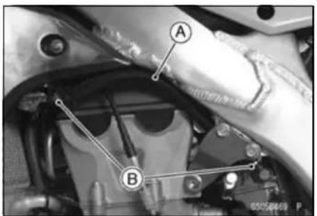 KAWASAKI KLX450R (2011) - Throttle Grip Free Play Adjustment - 2