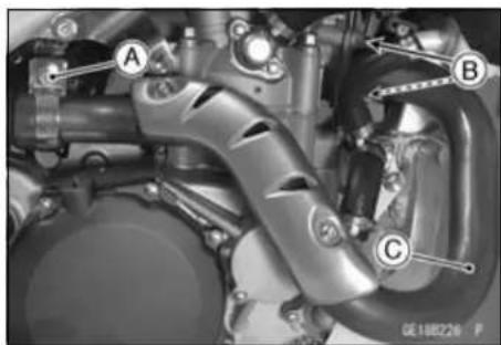 KAWASAKI KLX450R (2011) - Muffler Removal - 1